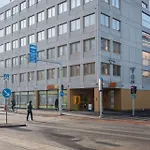 Daire Bright 1br With Private Parking In Toeoeloe Helsinki