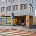 Bright 1br With Private Parking In Toeoeloe Helsinki