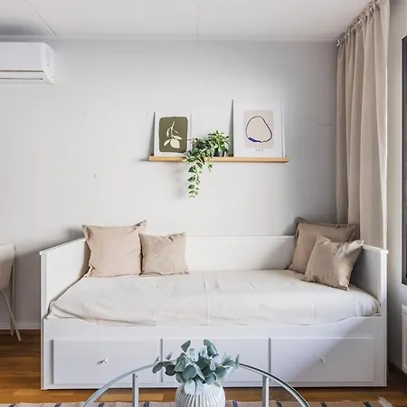 Bright 1br With Private Parking In Toeoeloe Apartment
