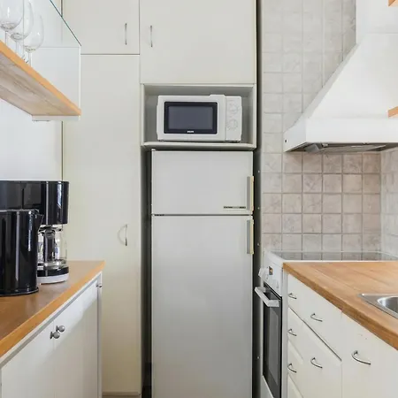 Bright 1br In Töölö, Free Parking, Tram Apartment