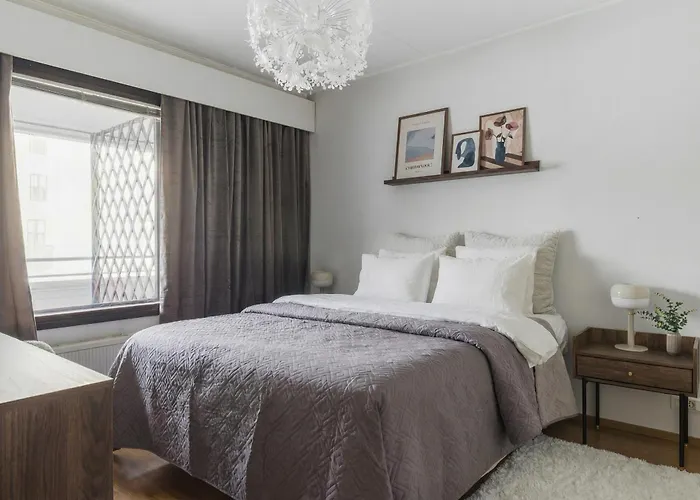 Bright 1br In Toeoeloe, Free Parking, Tram Apartment *