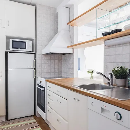 Bright 1br With Private Parking In Toeoeloe Apartment Helsinki