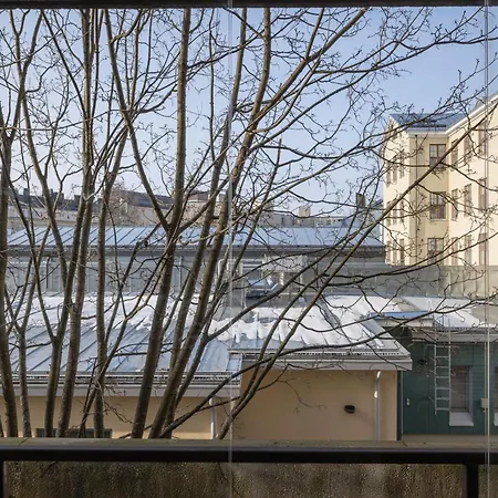 Bright 1br With Private Parking In Toeoeloe Apartment