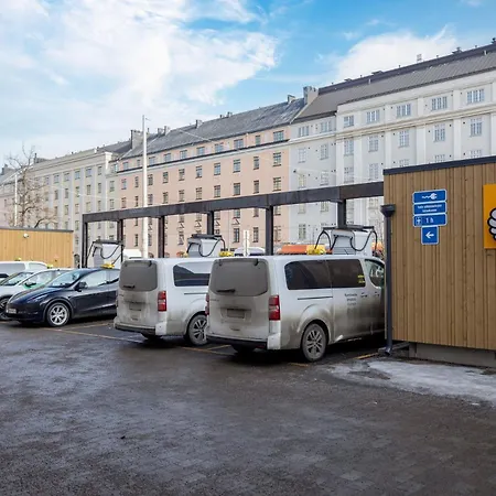 Bright 1br With Private Parking In Toeoeloe *
